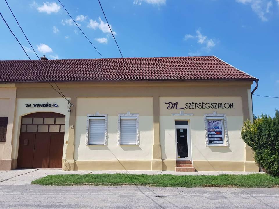 Dm Vendeghaz Villány Exteriör bild